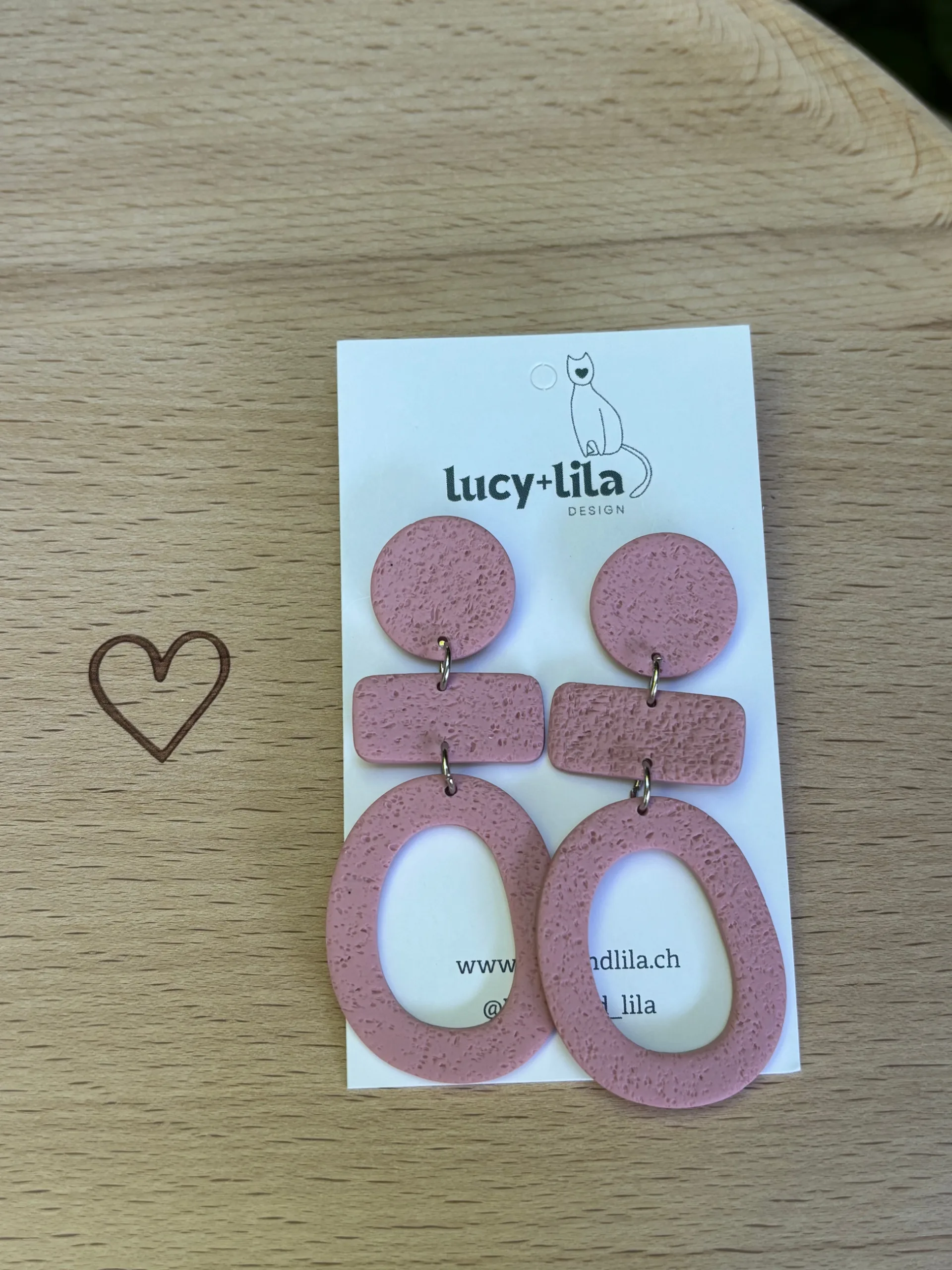 Blush Boss Ohrringe rosa an LucyundLila Karte, handgefertigt