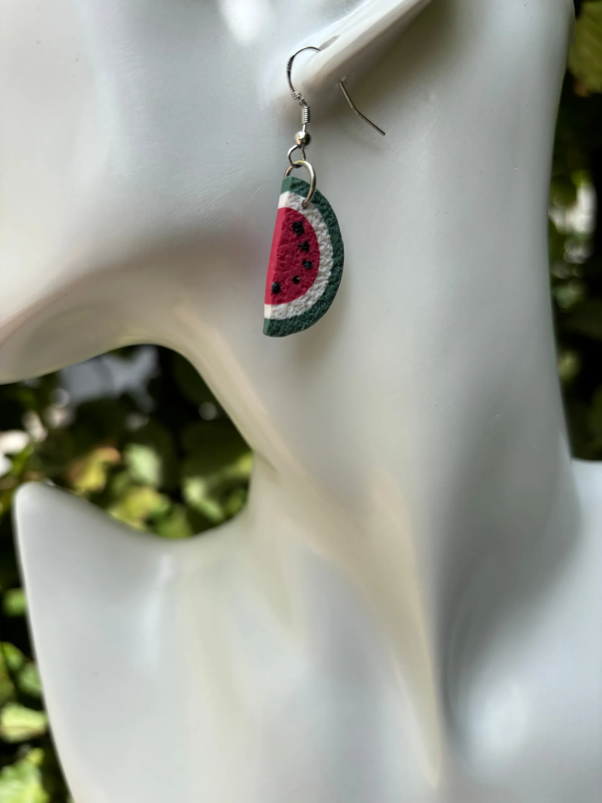 Melon Mood Ohrringe rosa, Detailansicht handgefertigt aus Polymer Clay